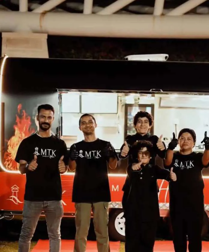 The MTK Smoke House truck with the team on the red carpet